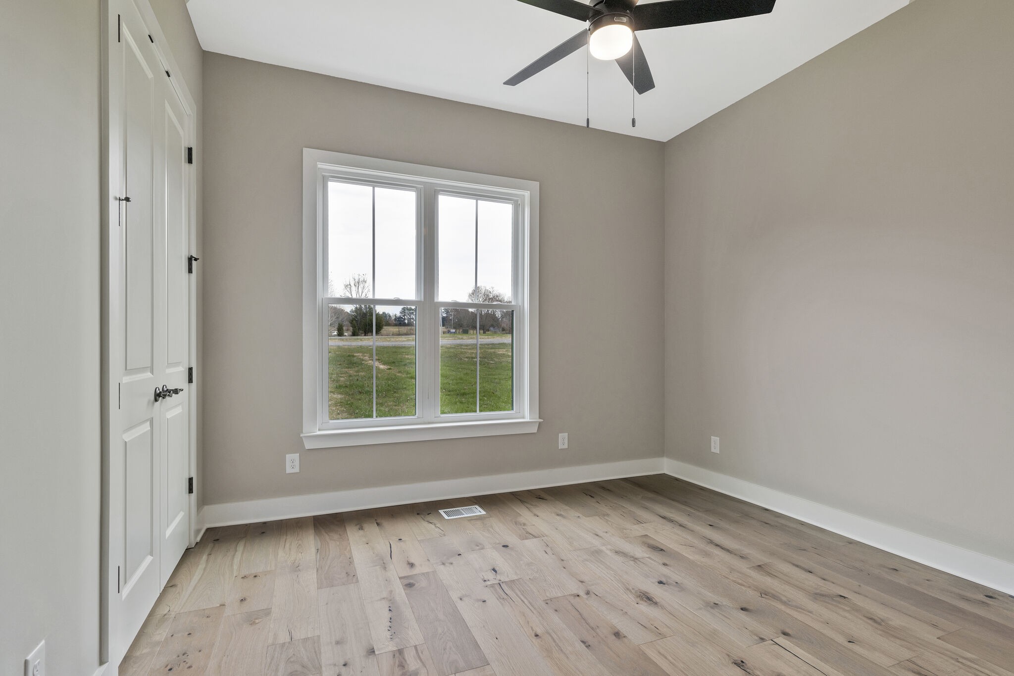 3435 Highway 25 Cottontown, TN 37048 - Photo 33 of 52 an empty room with wooden floor chandelier and windows