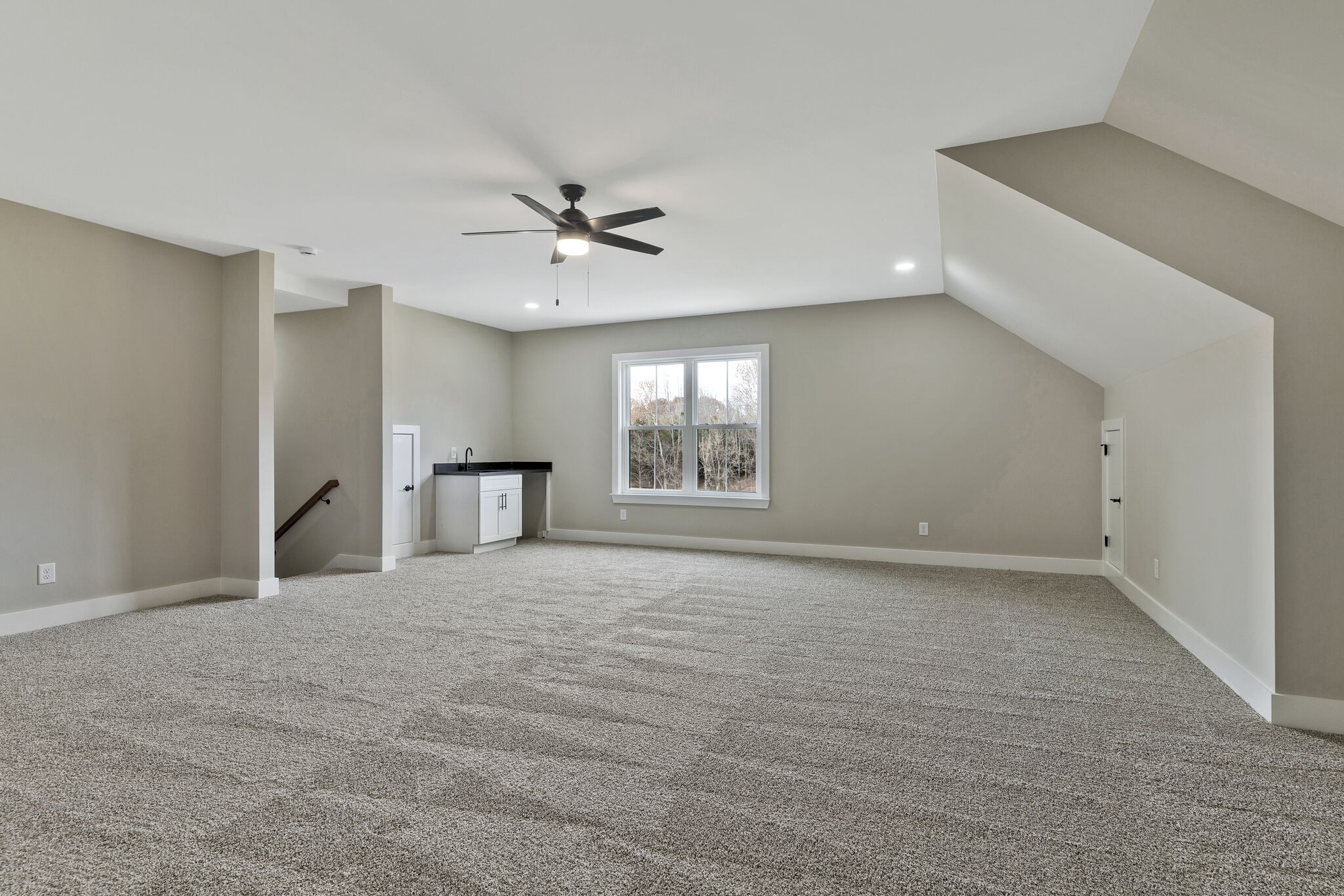 3435 Highway 25 Cottontown, TN 37048 - Photo 41 of 52 a big room with closet and windows