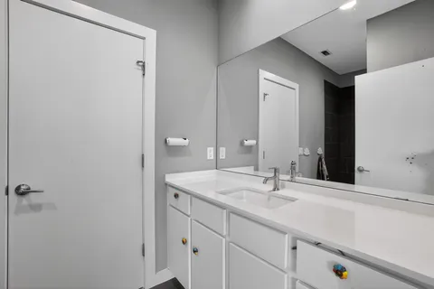 $575,000 | 301 West Stassney Lane, Unit 34, Austin, TX 78745
