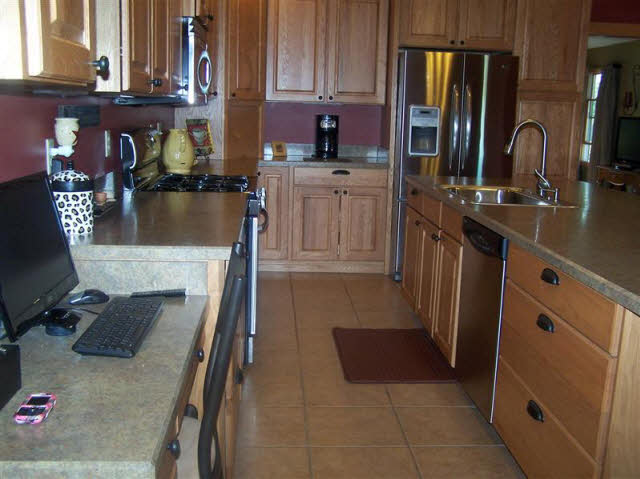 7859 Mielke Road Freeland, MI 48623 - Photo 13 of 19 20102958-12.JPG