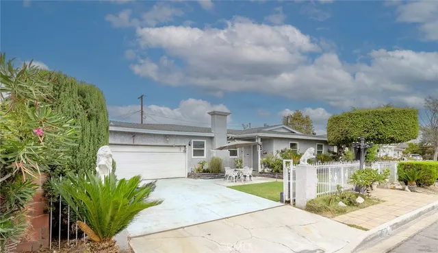 $1,085,000 | 2517 West Merle Place, Anaheim, CA 92804