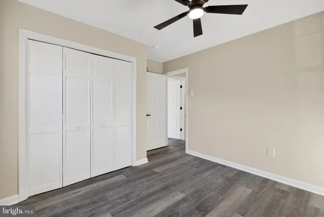 a view of a livingroom with a ceiling fan and window