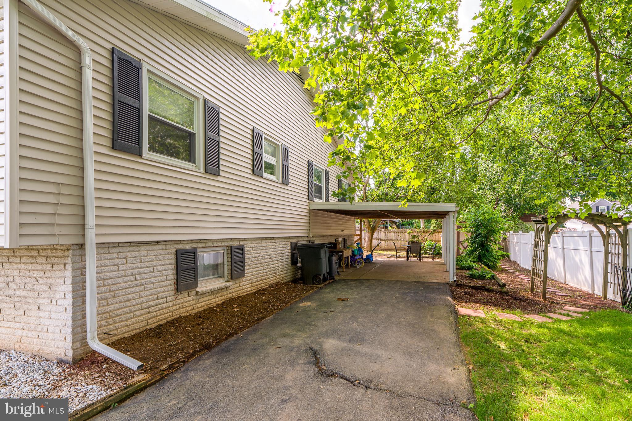 404 West Marion Street Lititz, PA 17543 - Photo 3 of 35