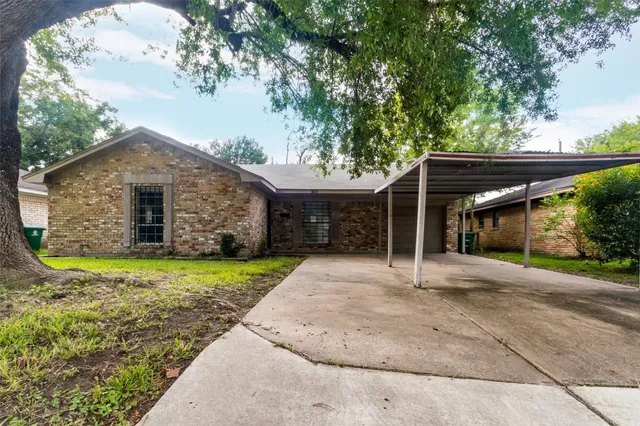$1,600 | 3823 Heatherbrook Drive, Houston, TX 77045