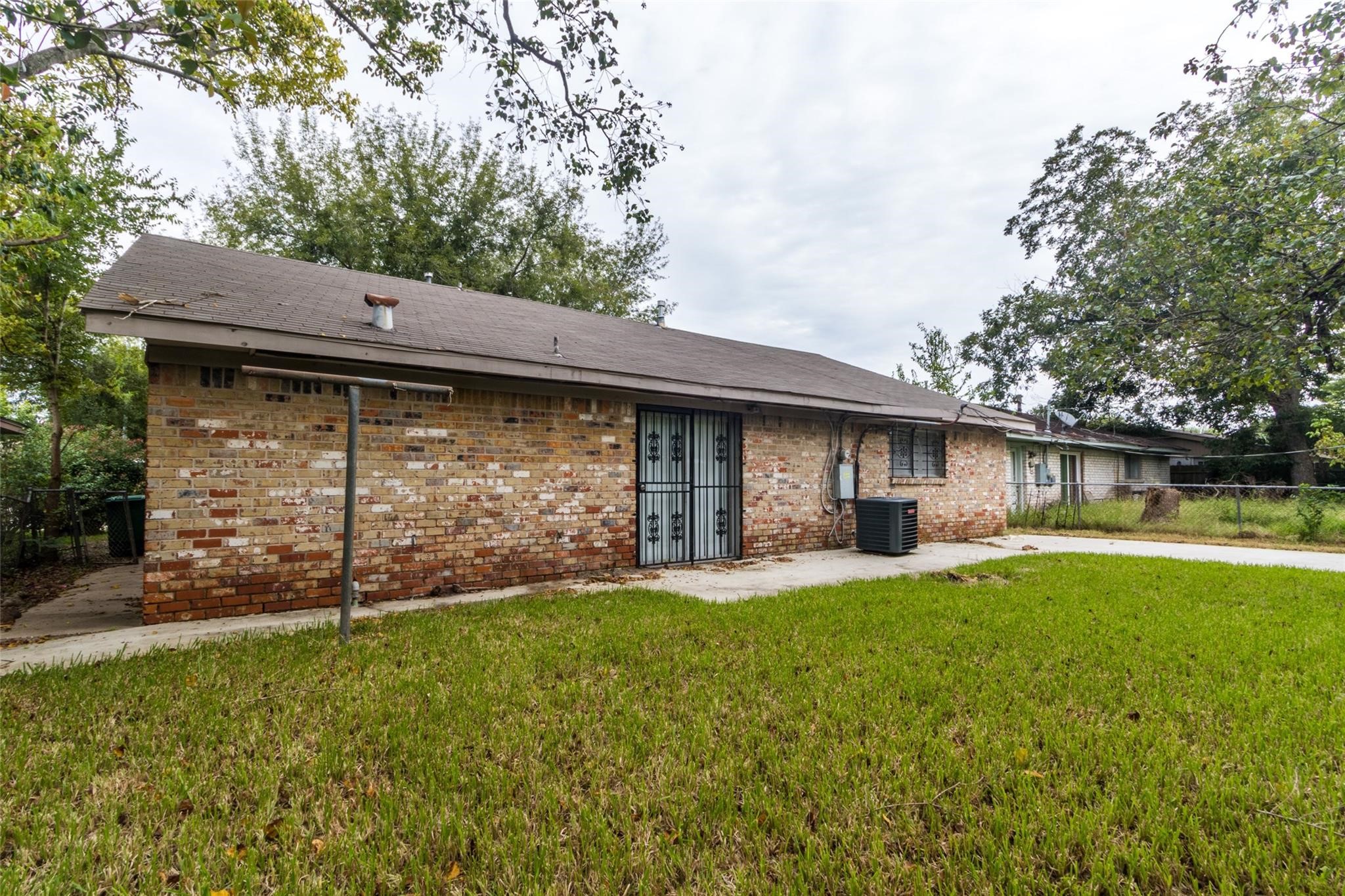 3823 Heatherbrook Drive Houston, TX 77045 - Photo 10 of 11 a view of a house with a yard and sitting area