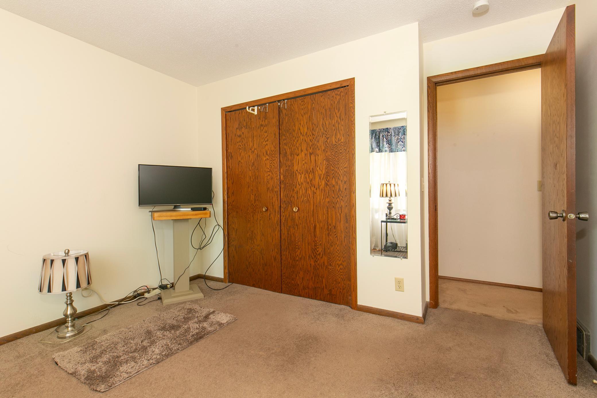 9508 Yosemite Road Bloomington, MN 55437 - Photo 21 of 24 Gallery Image 21