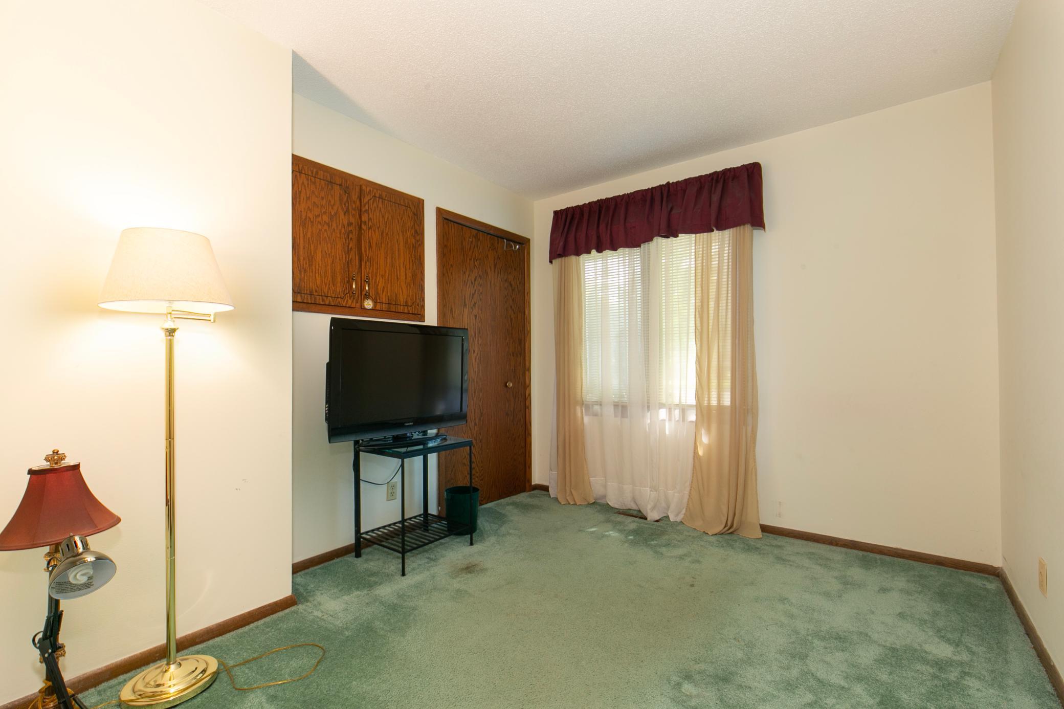 9508 Yosemite Road Bloomington, MN 55437 - Photo 22 of 24 Gallery Image 22