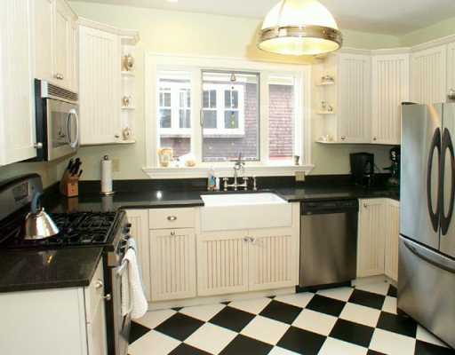 85 Strathmore Road Cranston, RI 02905 - Photo 3 of 8 Kitchen.