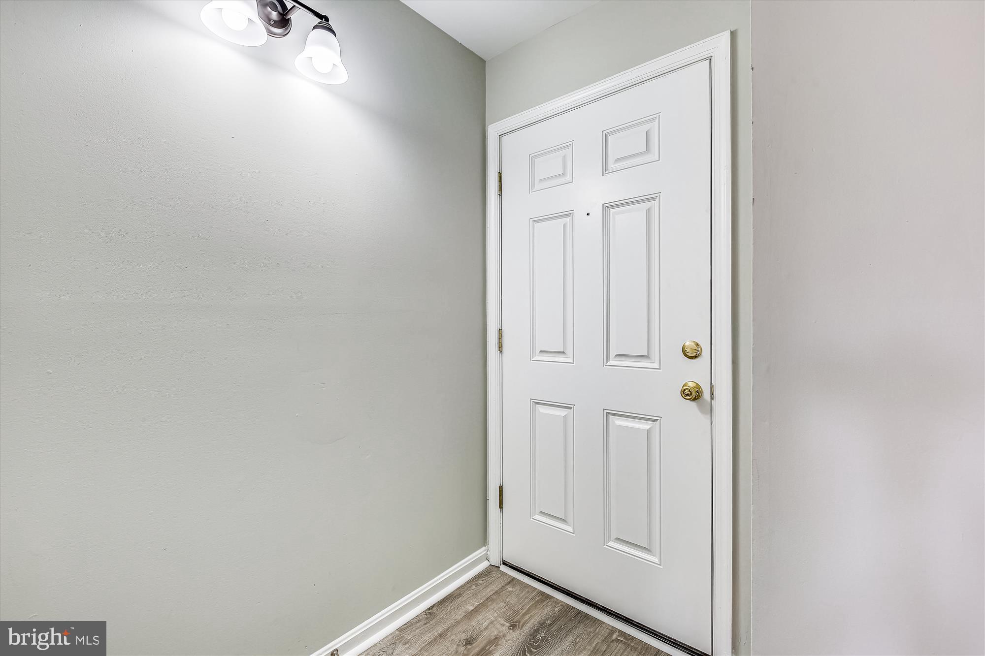 14902 McKisson Court, Unit 8BE Silver Spring, MD 20906 - Photo 3 of 38 Foyer