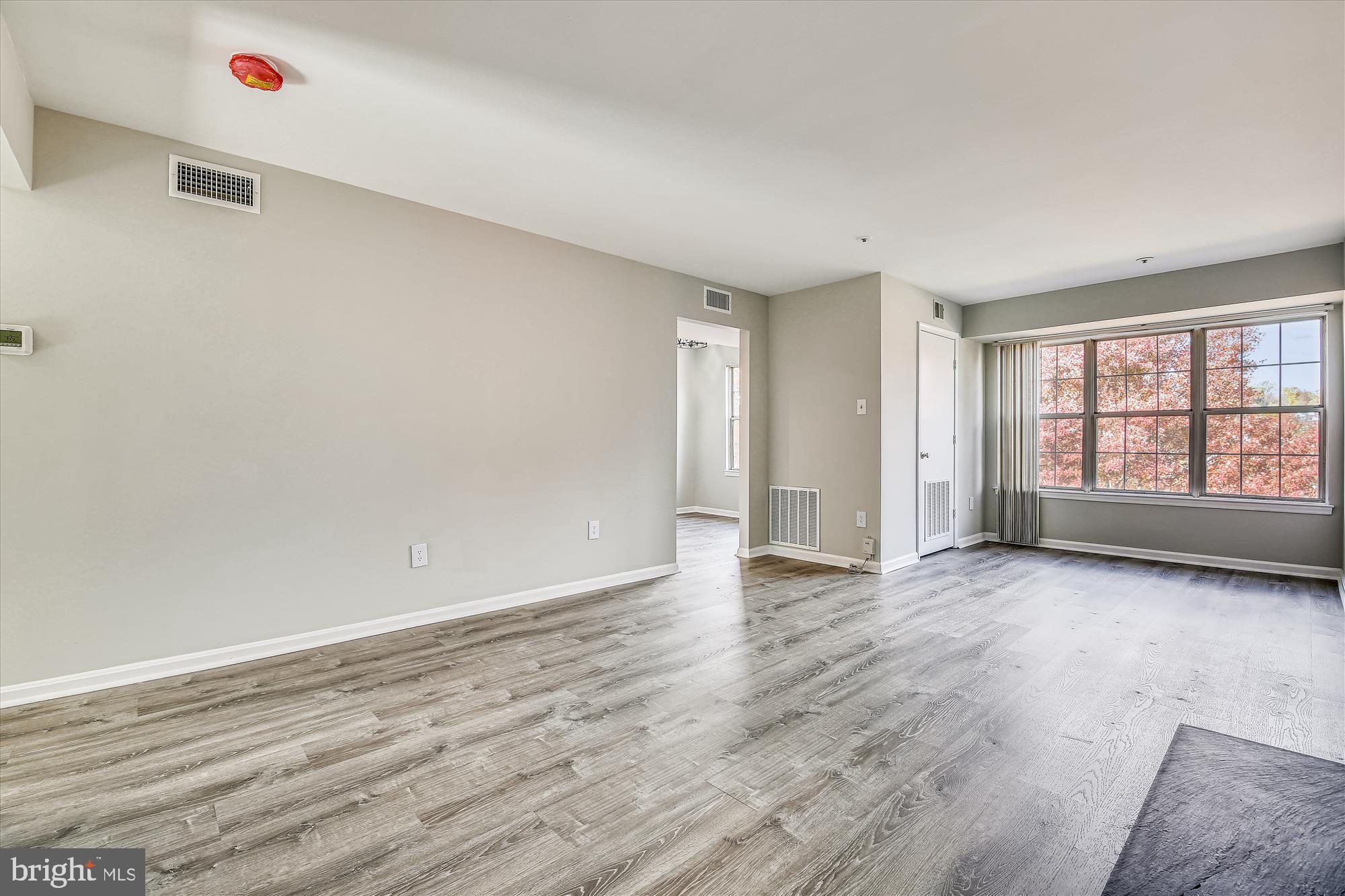 14902 McKisson Court, Unit 8BE Silver Spring, MD 20906 - Photo 6 of 38 Sun-Filled Dining