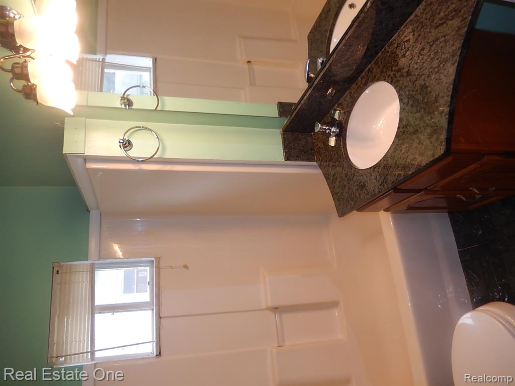 10790 Stark Road Livonia, MI 48150 - Photo 17 of 25