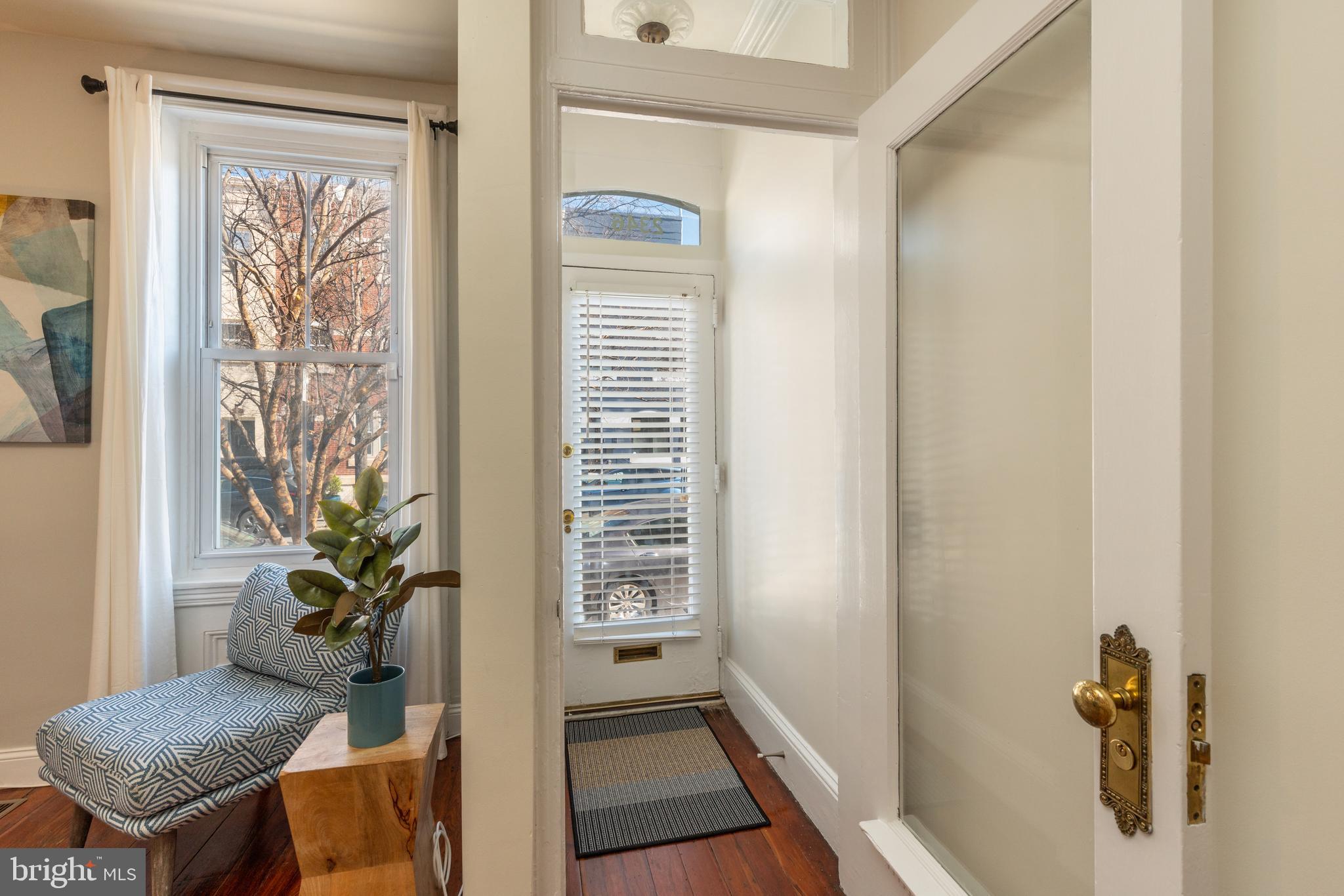 2346 Christian Street Philadelphia, PA 19146 - Photo 4 of 33