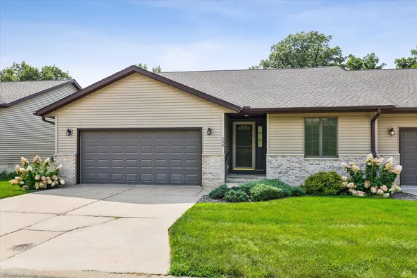 $230,000 | 438 Apple Valley Lane, Unit 438, Clinton, IA 52732