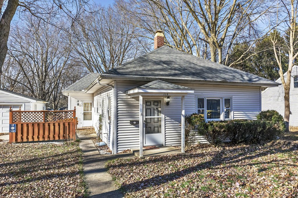 114 South Madison Street Saybrook, IL 61770 - Photo 2 of 31 a view of a house with a yard