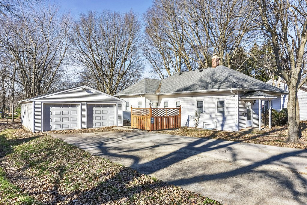114 South Madison Street Saybrook, IL 61770 - Photo 3 of 31 a front view of a house with a yard