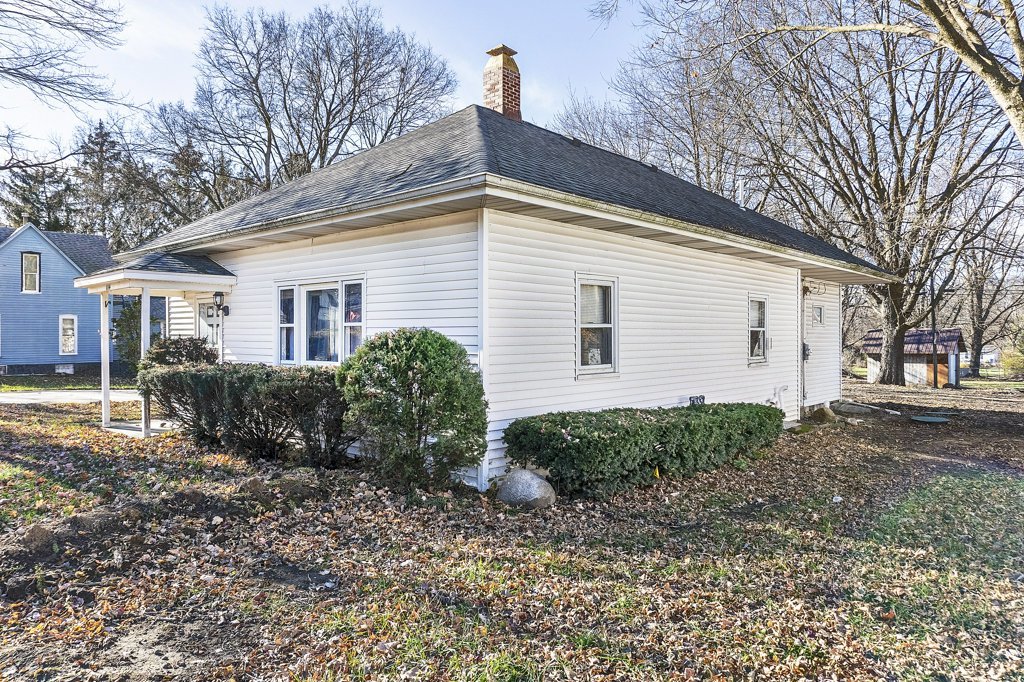 114 South Madison Street Saybrook, IL 61770 - Photo 4 of 31 a view of a house with a yard