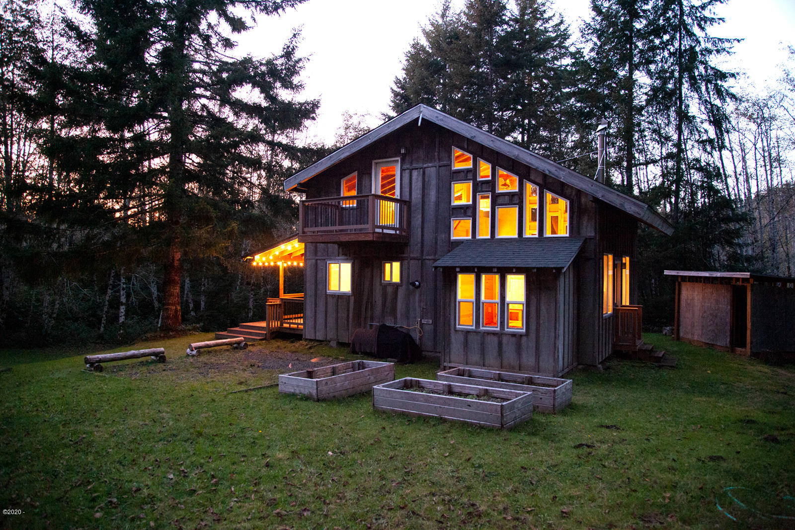 1266 North Yachats River Road Yachats, OR 97498 - Photo 32 of 79 Studio