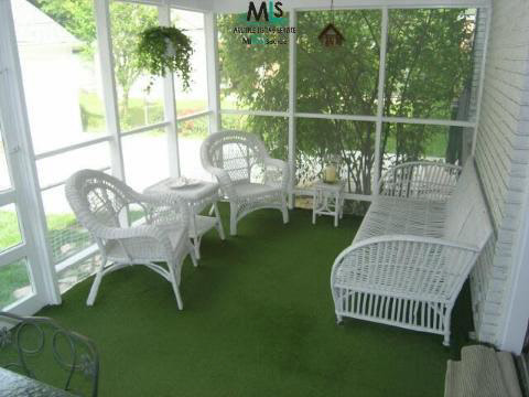 282 Moran Road Grosse Pointe, MI 48236 - Photo 6 of 8 756567-5.JPG