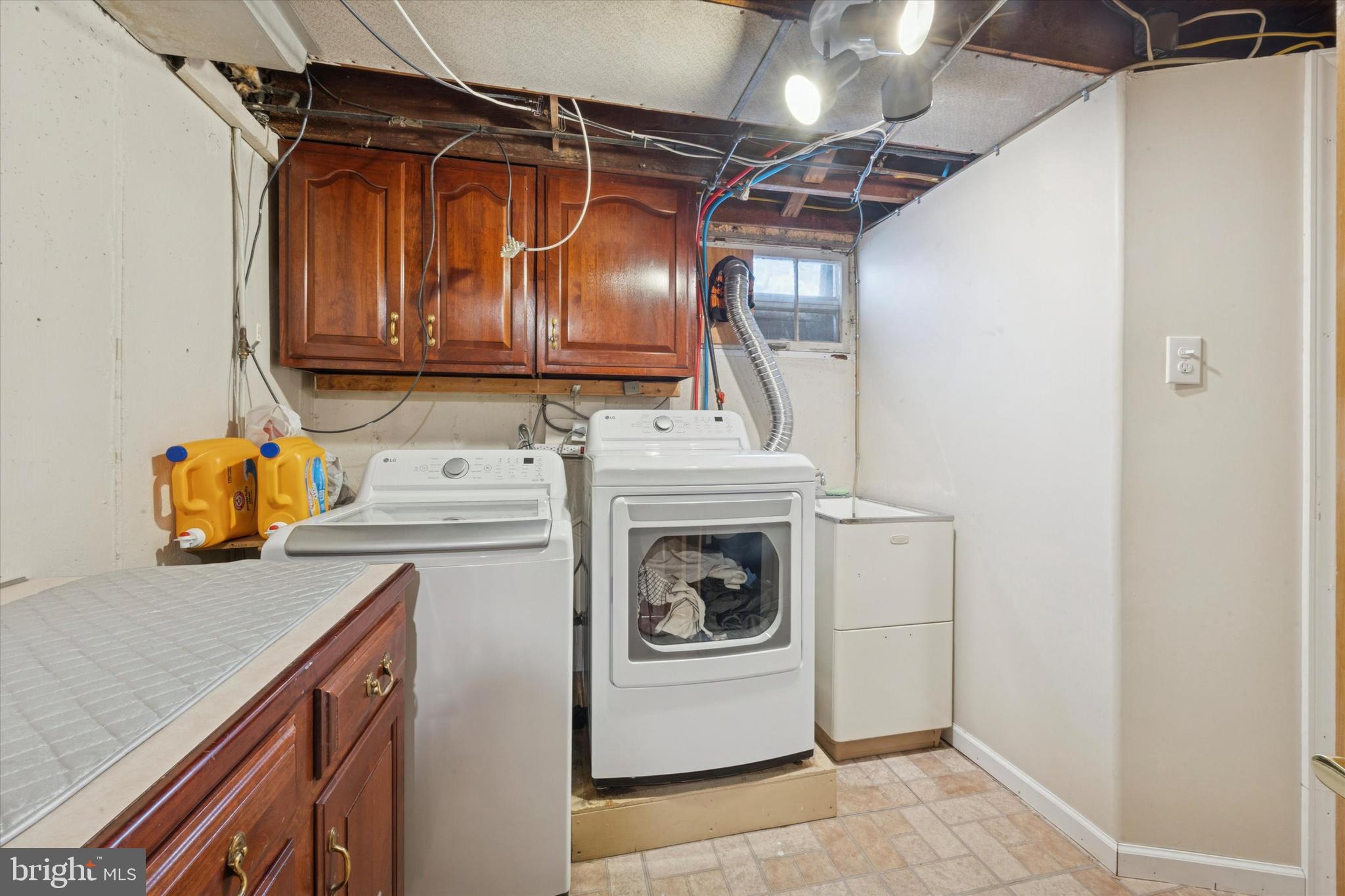 933 Greenbriar Lane Springfield, PA 19064 - Photo 15 of 20 a utility room with dryer and washer