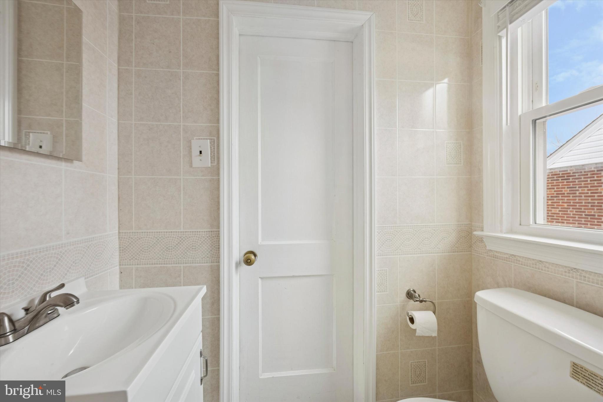 933 Greenbriar Lane Springfield, PA 19064 - Photo 9 of 20 a bathroom with a sink and toilet