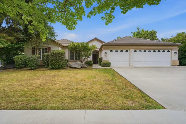 $575,000 | 6111 West Pryor Avenue, Visalia, CA 93277