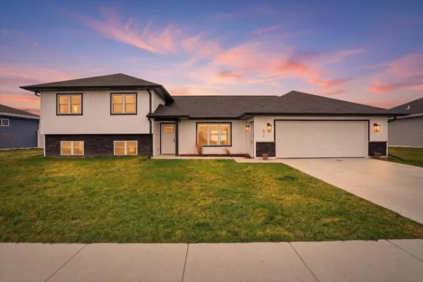 $460,000 | 676 Porter Road, Evansville, WI 53536