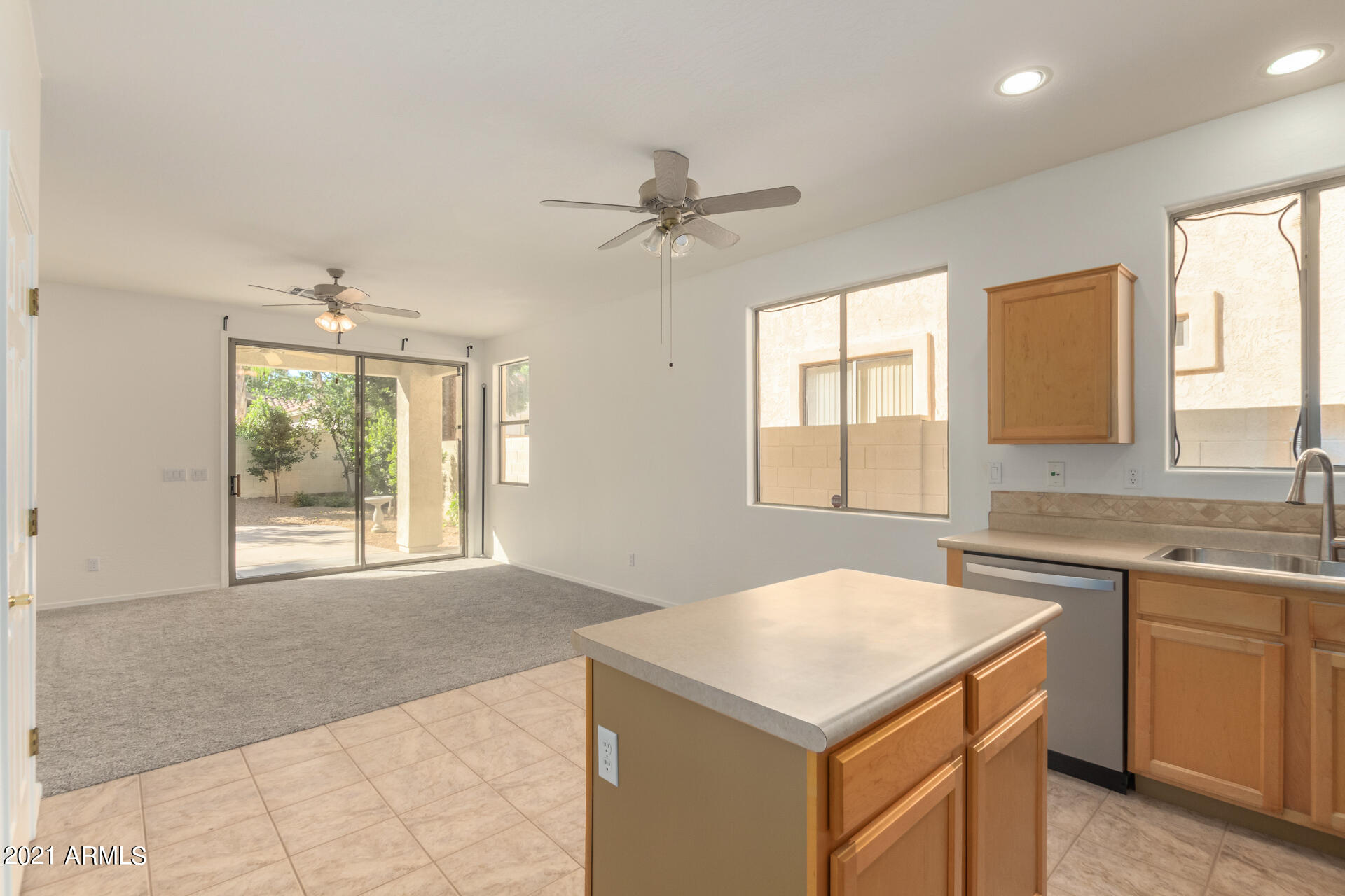 2715 East Carson Road Phoenix, AZ 85042 - Photo 11 of 26 0008-07 - Carson
