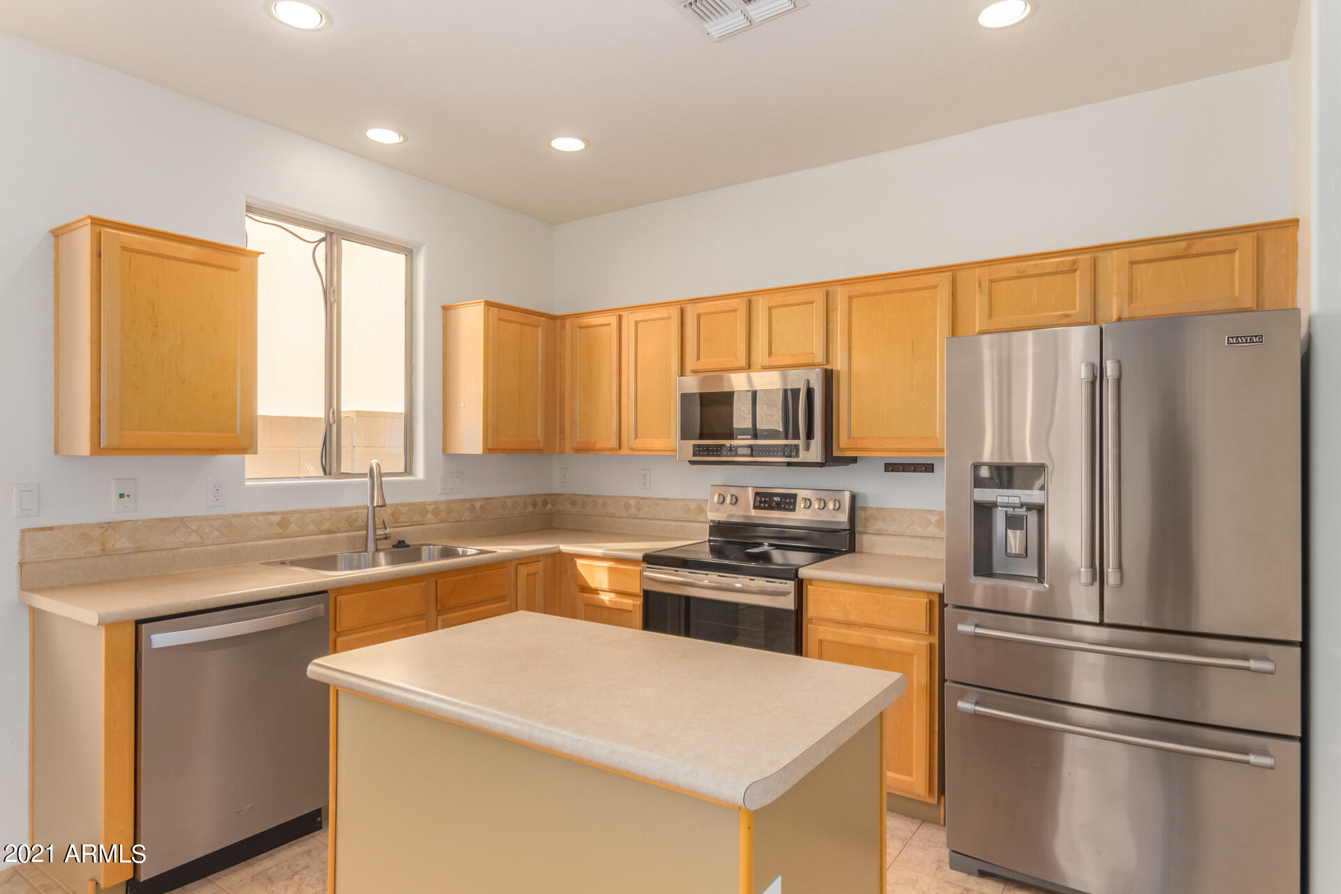 2715 East Carson Road Phoenix, AZ 85042 - Photo 12 of 26 0012-12 - Carson