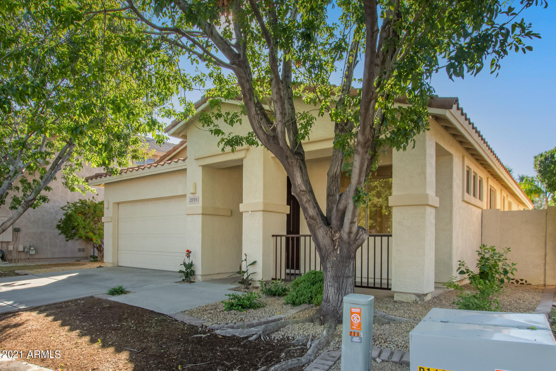 2715 East Carson Road Phoenix, AZ 85042 - Photo 3 of 26 0003-03 - Carson