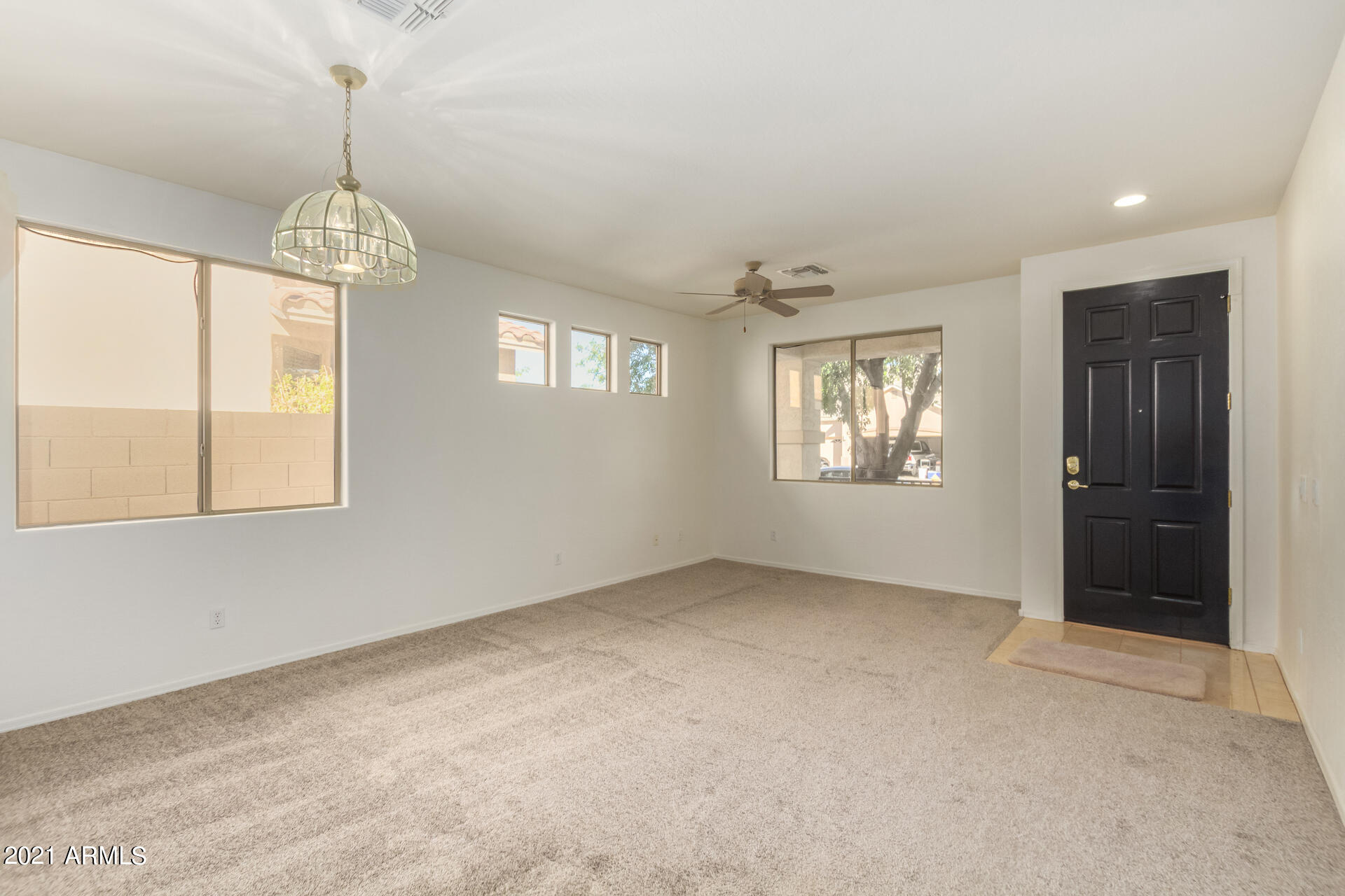 2715 East Carson Road Phoenix, AZ 85042 - Photo 4 of 26 0004-04 - Carson