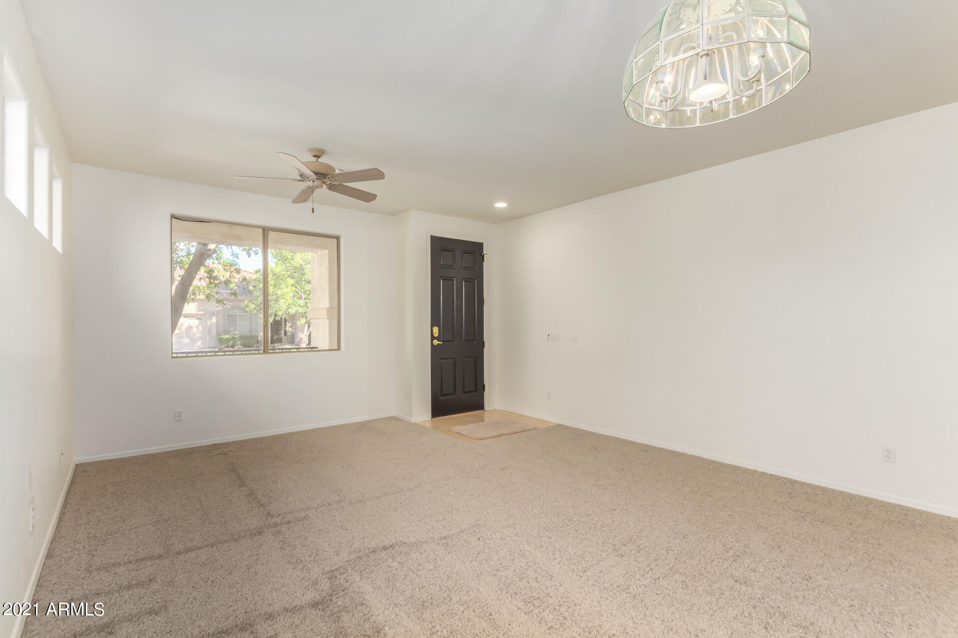 2715 East Carson Road Phoenix, AZ 85042 - Photo 5 of 26 0005-05 - Carson