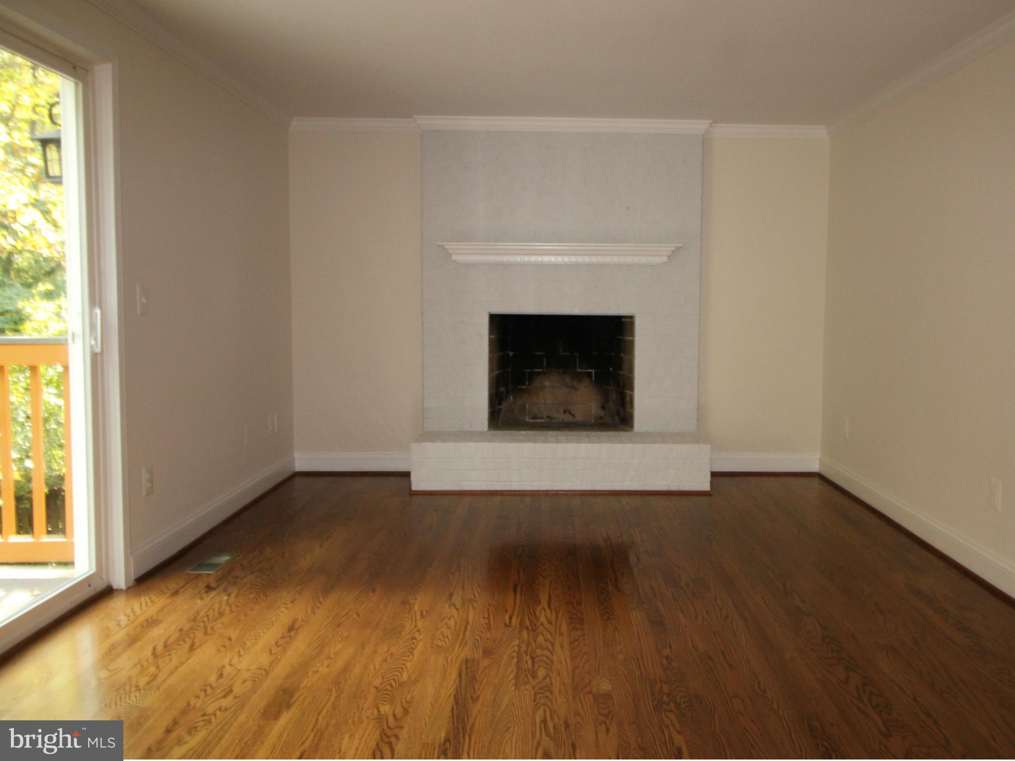 11688 Bennington Woods Road Reston, VA 20194 - Photo 8 of 20 Living Room
