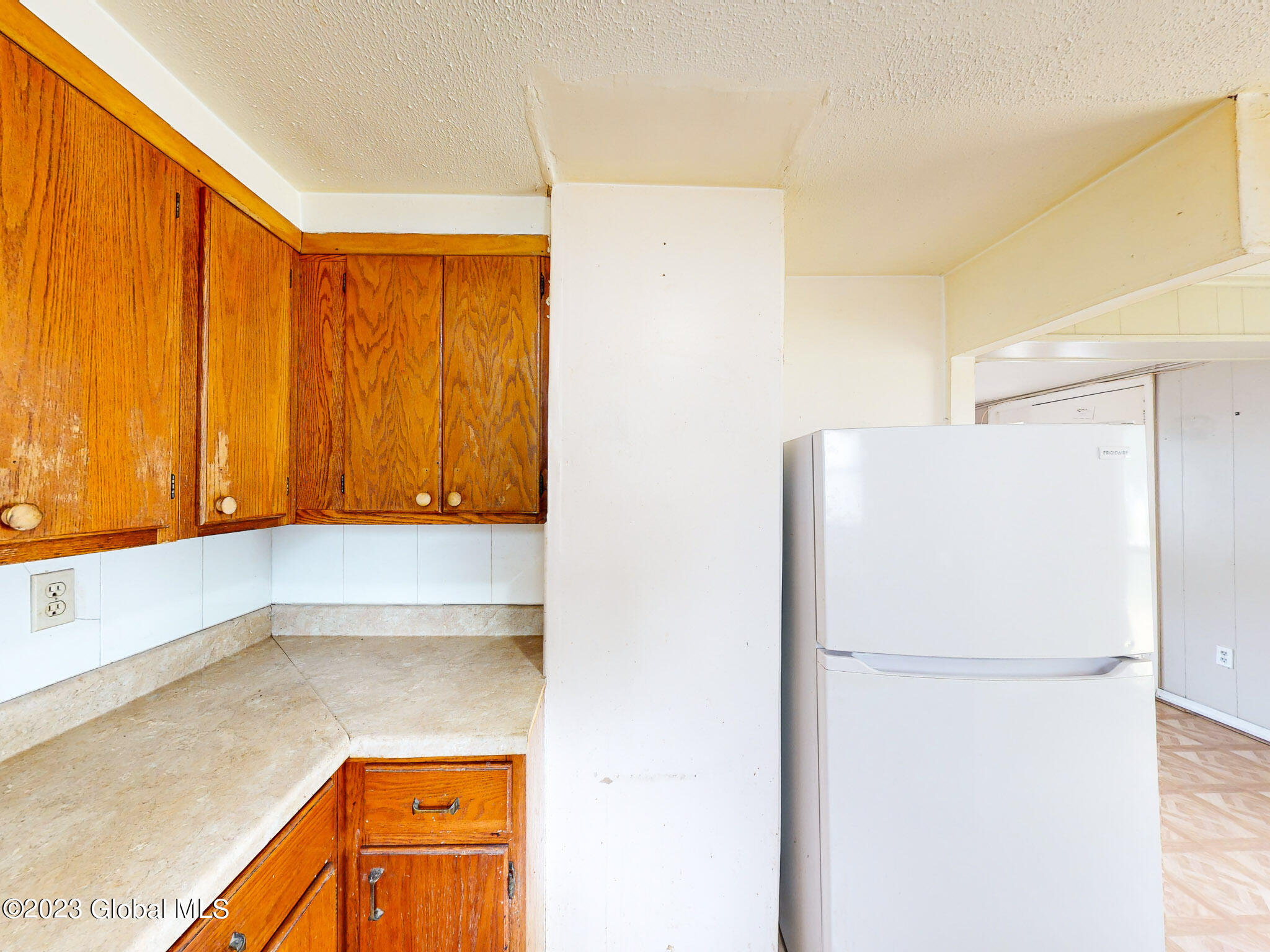24 Pinehurst Road Colonie, NY 12205 - Photo 13 of 39 KITCHEN-3