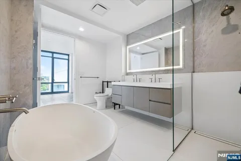 $675,000 | 320 Adolphus Avenue, Unit 612, Cliffside Park, NJ 07010