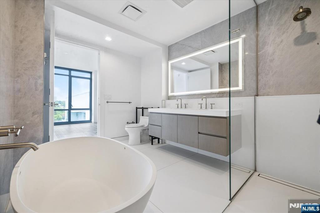 320 Adolphus Avenue, Unit 612 Cliffside Park, NJ 07010 - Photo 14 of 38