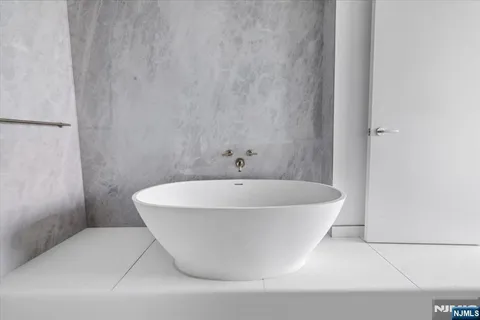 $675,000 | 320 Adolphus Avenue, Unit 612, Cliffside Park, NJ 07010