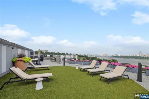 $675,000 | 320 Adolphus Avenue, Unit 612, Cliffside Park, NJ 07010