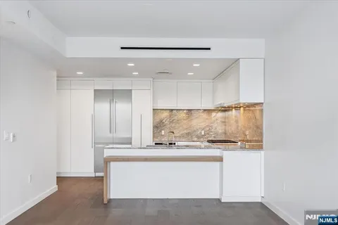 $675,000 | 320 Adolphus Avenue, Unit 612, Cliffside Park, NJ 07010