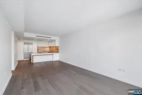 $675,000 | 320 Adolphus Avenue, Unit 612, Cliffside Park, NJ 07010