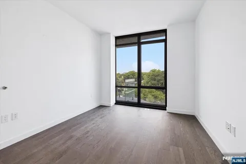 $675,000 | 320 Adolphus Avenue, Unit 612, Cliffside Park, NJ 07010