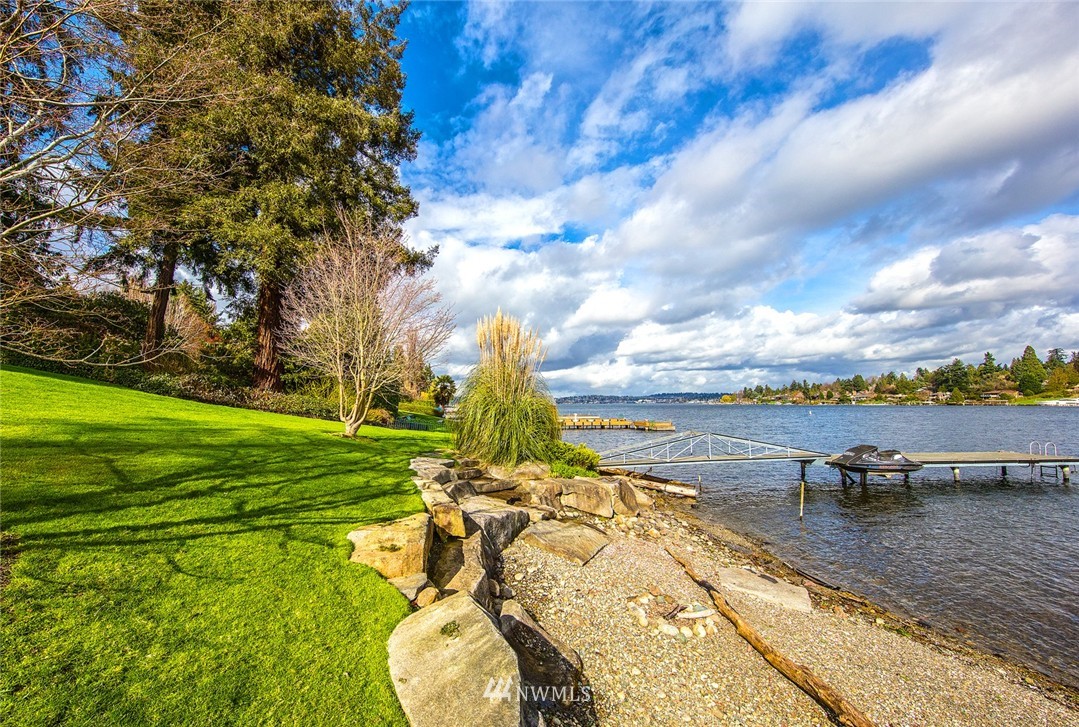 3602 Hunts Point Road Hunts Point, WA 98004 - Photo 4 of 25