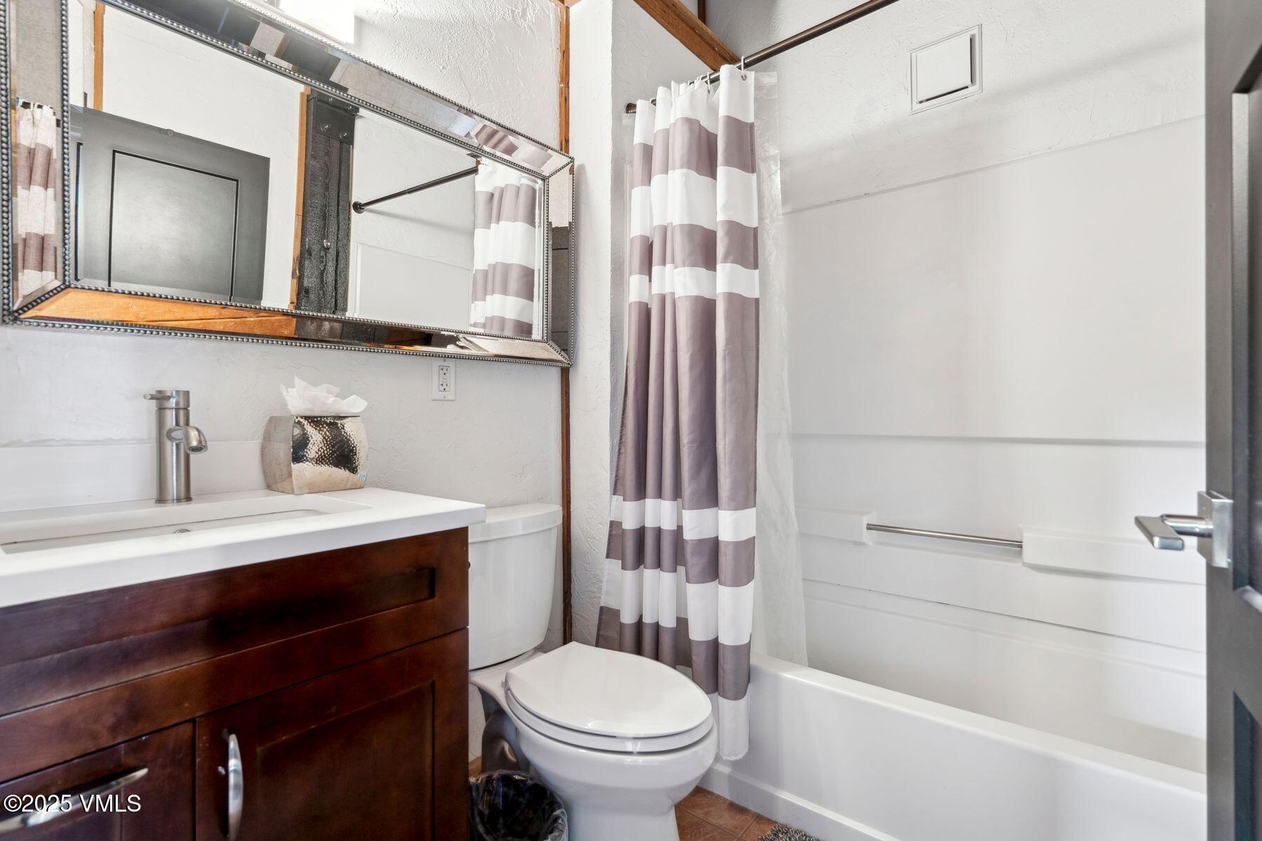 2958 South Frontage Road West, Unit B16 Vail, CO 81657 - Photo 19 of 33 photo_online_018