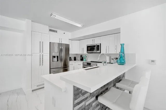 $4,200 | 19601 East Country Club Drive, Unit 7508, Aventura, FL 33180