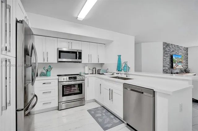 $4,200 | 19601 East Country Club Drive, Unit 7508, Aventura, FL 33180