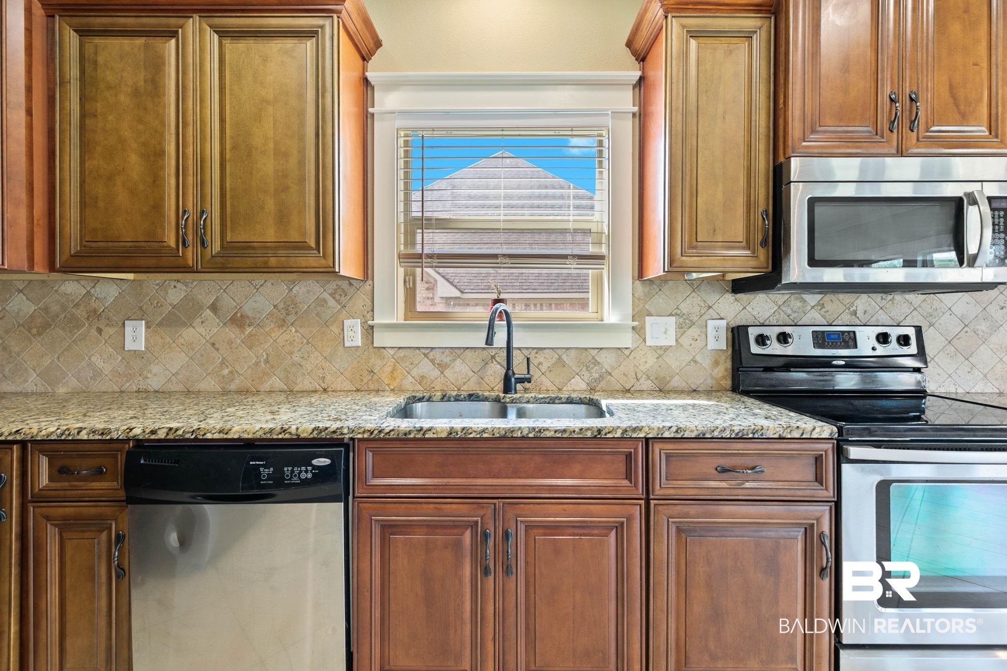 8735 Bainbridge Drive Daphne, AL 36526 - Photo 16 of 38
