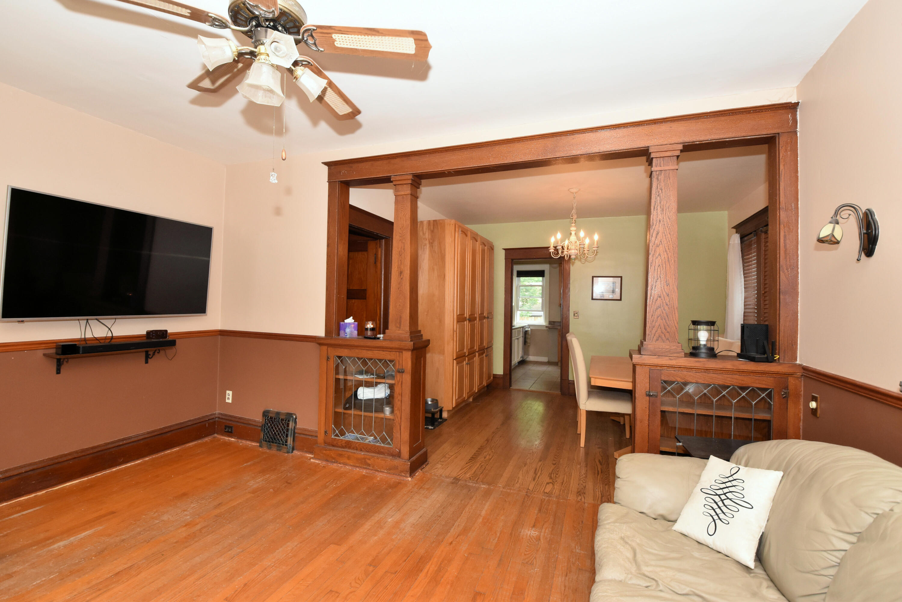 1707 Carlisle Avenue Racine, WI 53404 - Photo 7 of 27 Living room