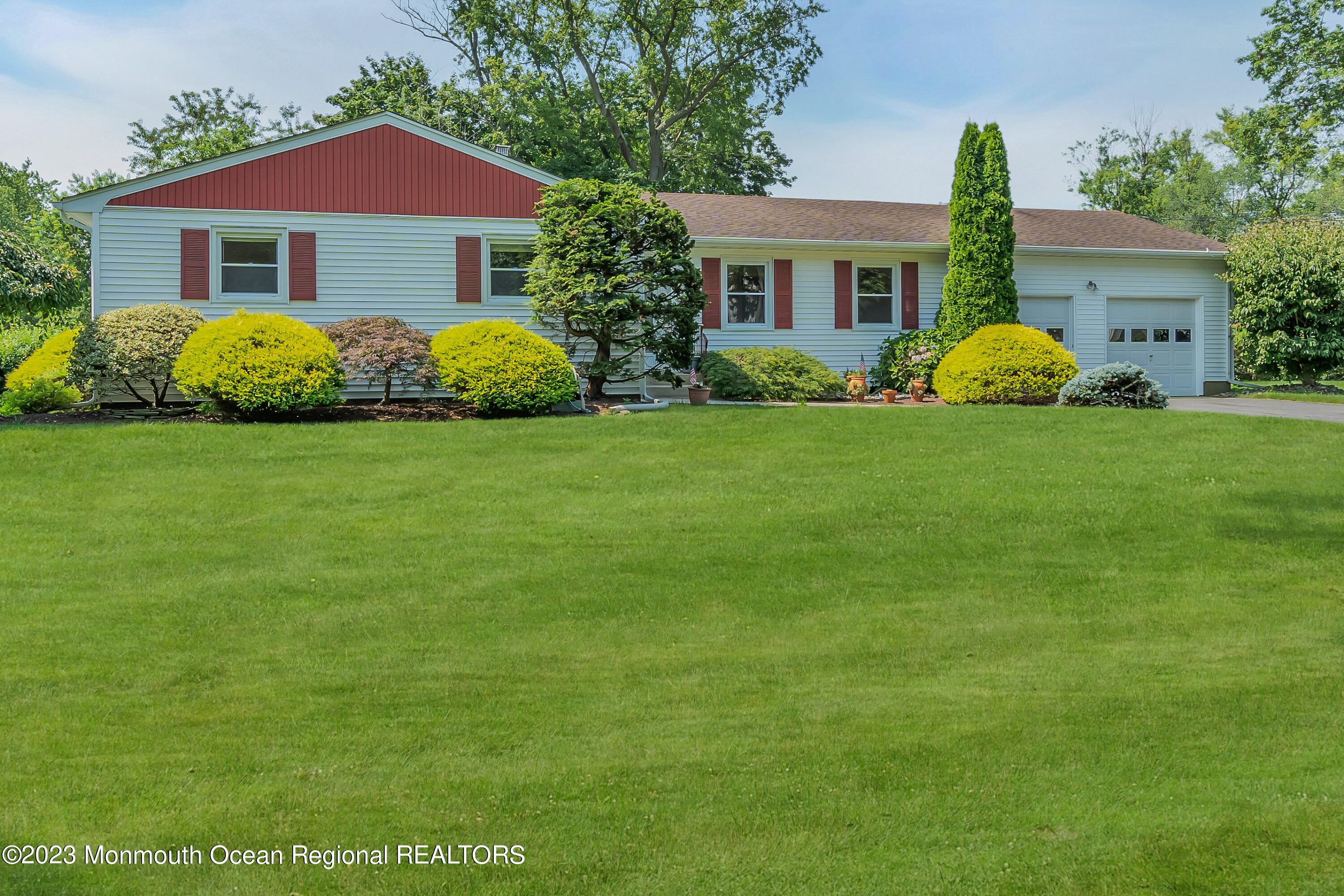 71 Harding Road Freehold, NJ 07728 - Photo 2 of 26 71 Harding Road