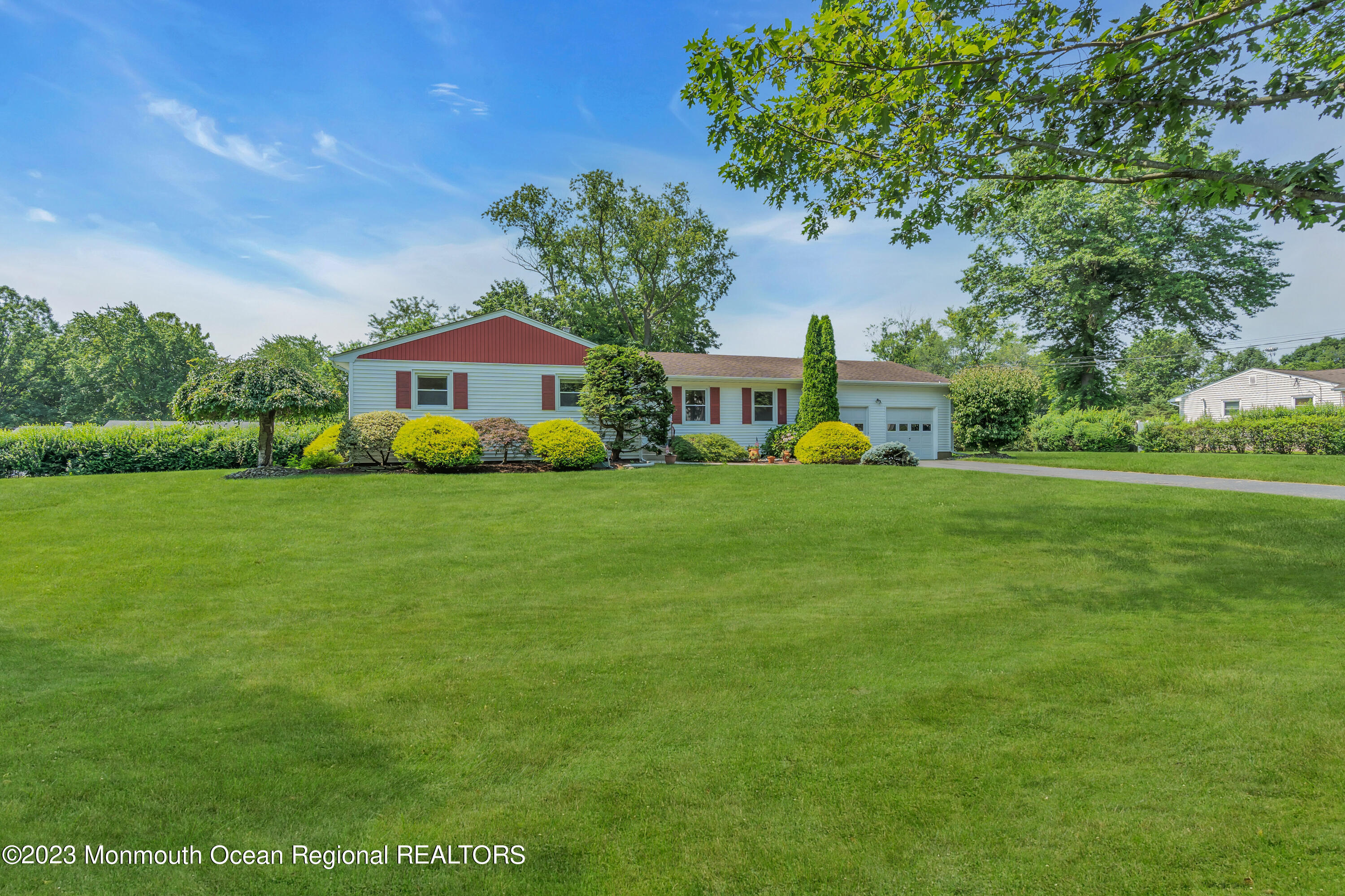 71 Harding Road Freehold, NJ 07728 - Photo 3 of 26 71 Harding Road