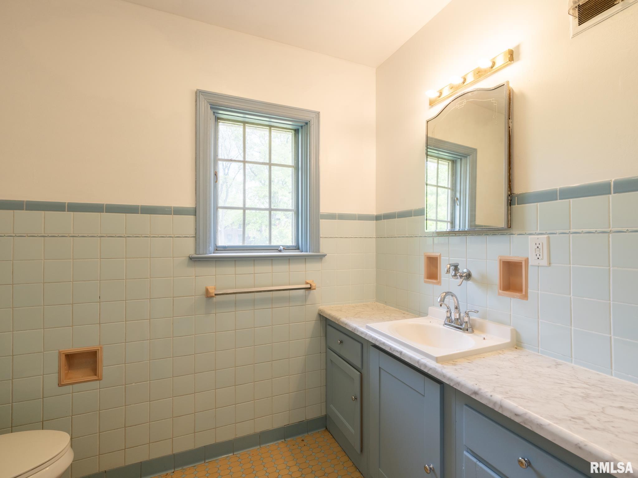 205 North Kickapoo Terrace Peoria, IL 61604 - Photo 23 of 74
