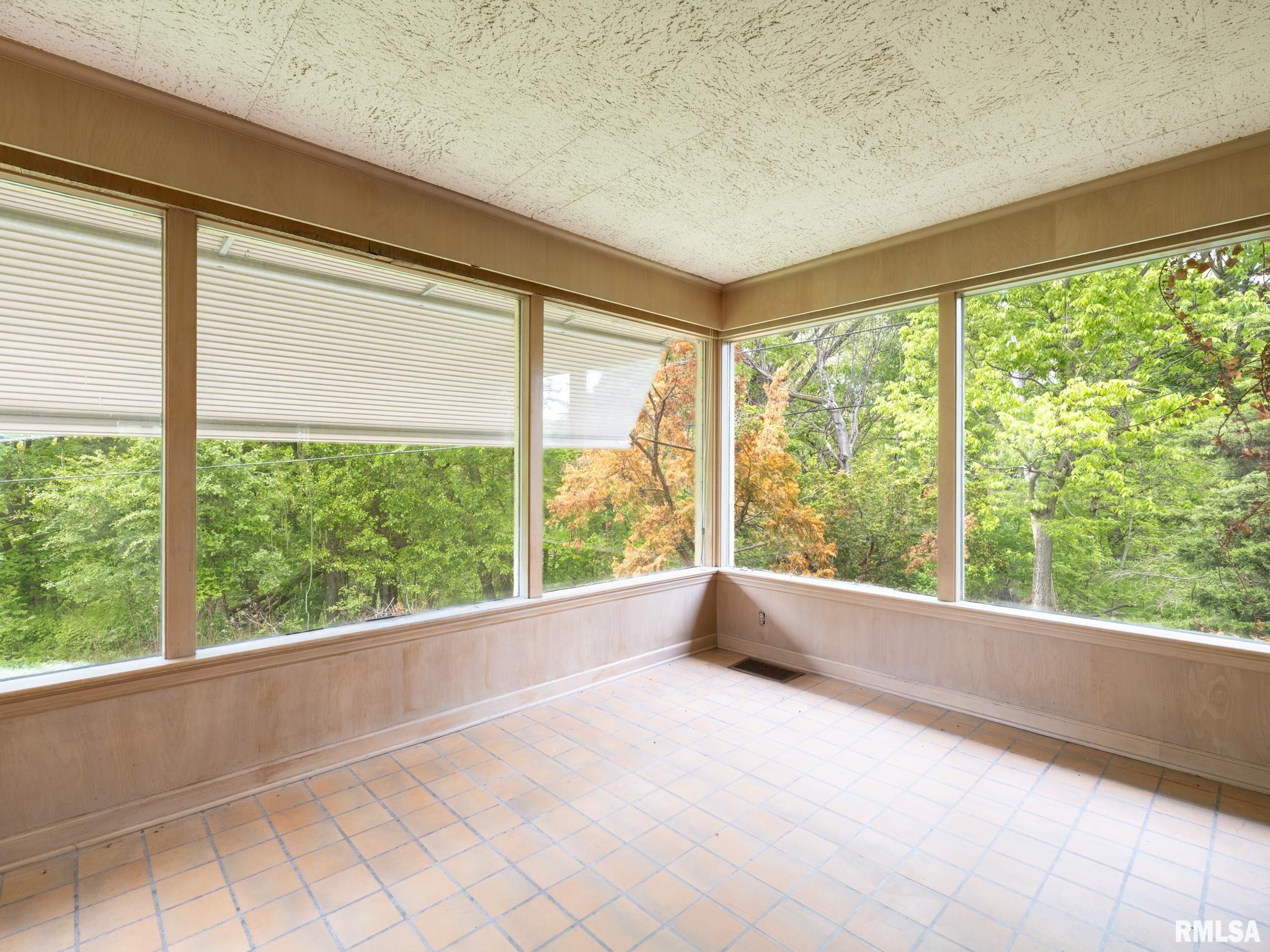 205 North Kickapoo Terrace Peoria, IL 61604 - Photo 47 of 74